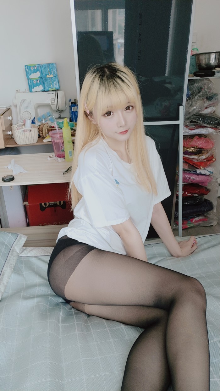 微博妹子@星之迟迟  – 白T恤 [62P/2V/501MB]插图1