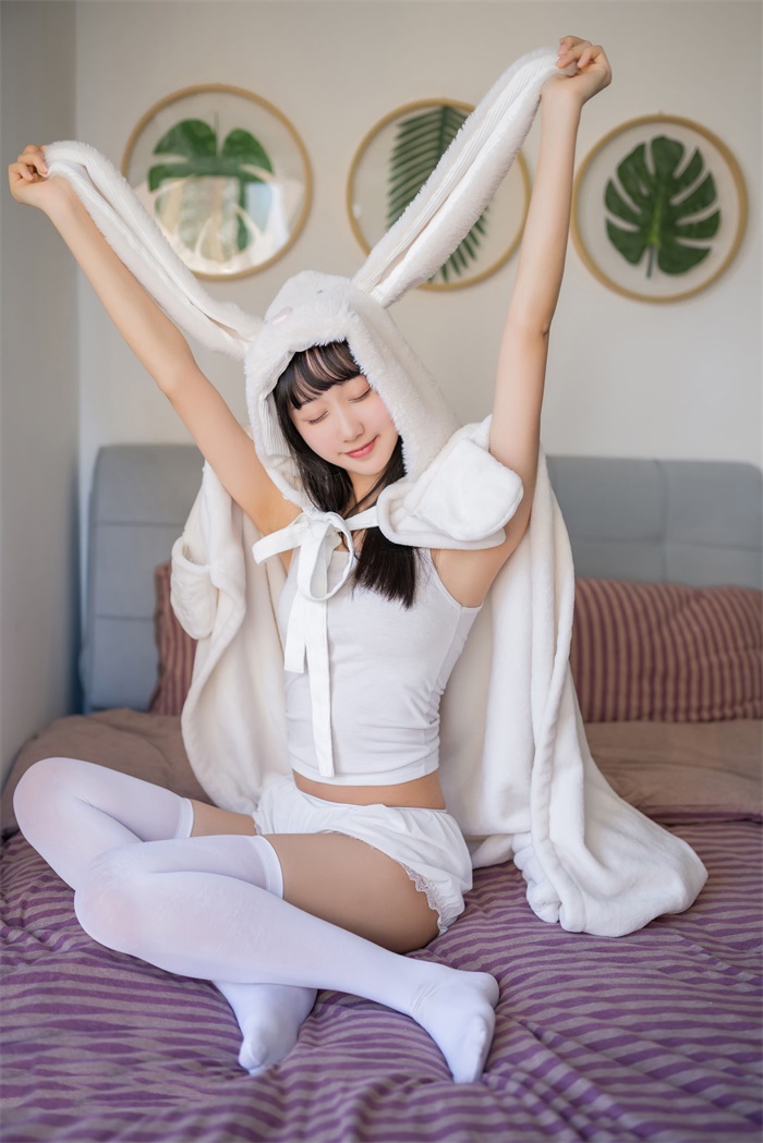 网红Coser@木绵绵OwO – 白色兔子可爱浴巾 [42P/28.4MB]插图1