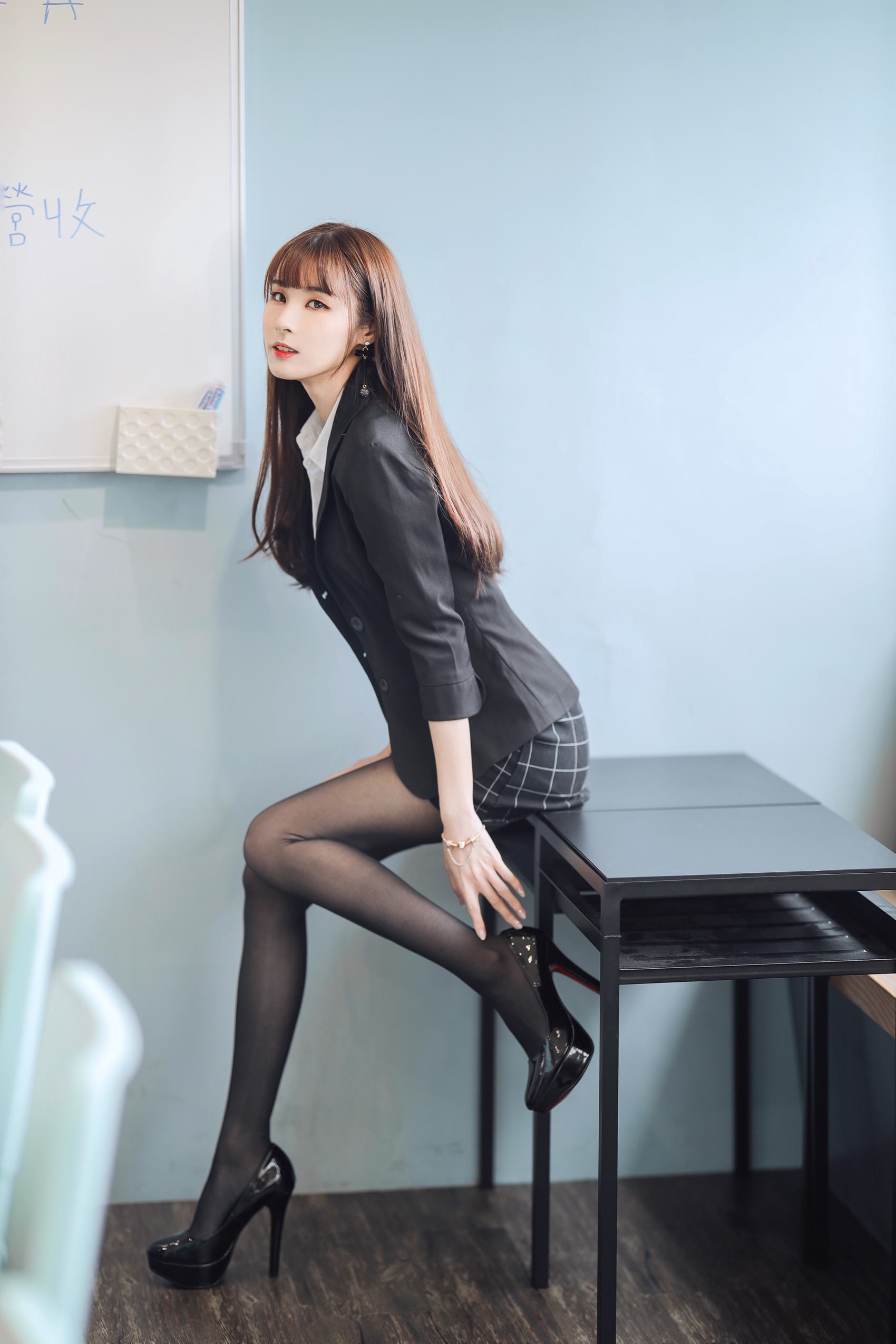 泥泥汝 – OL女郎A[31P/155MB]插图1
