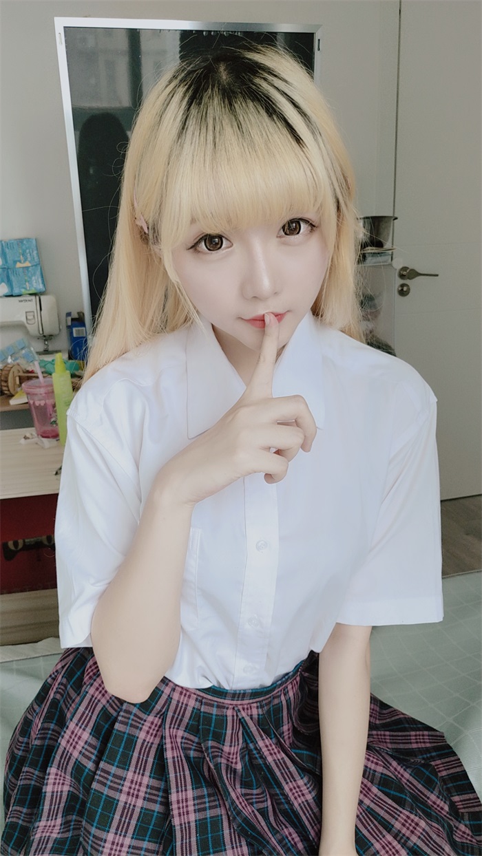 微博红人@星之迟迟-JK黑丝短裙 [60P/3V/500MB]插图1