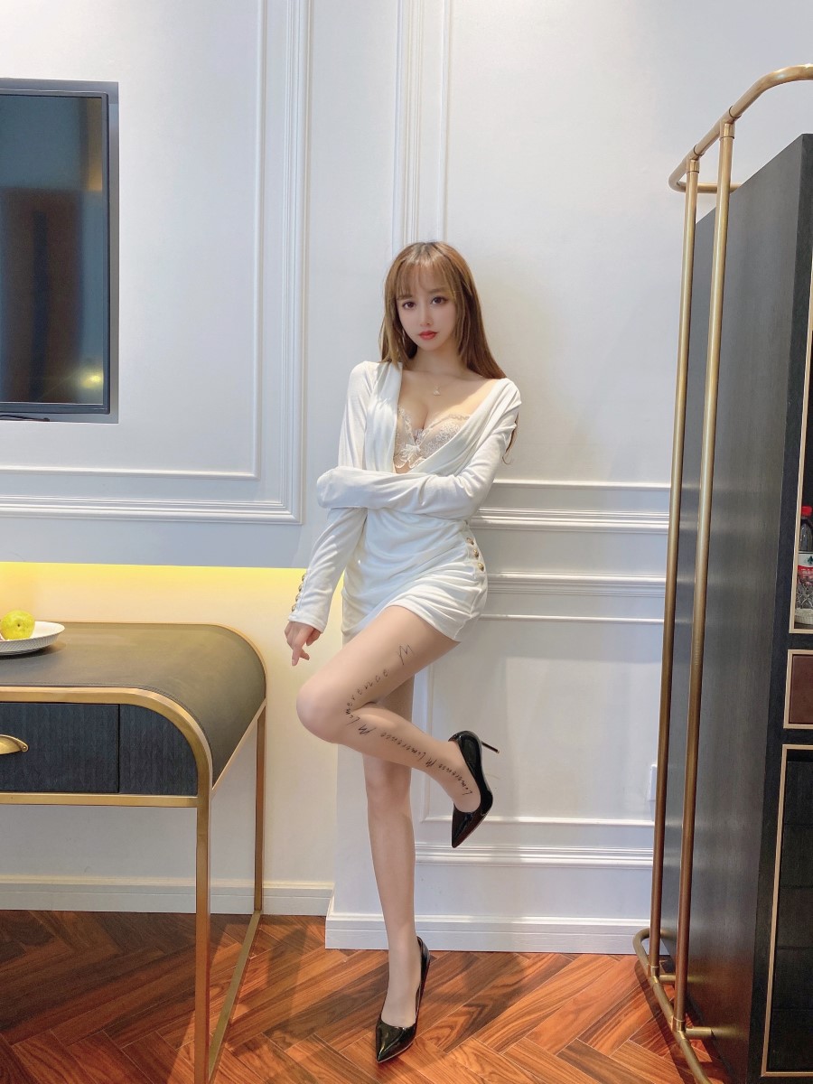 过期米线线喵 – 丝袜合集 [145P／402MB]插图1