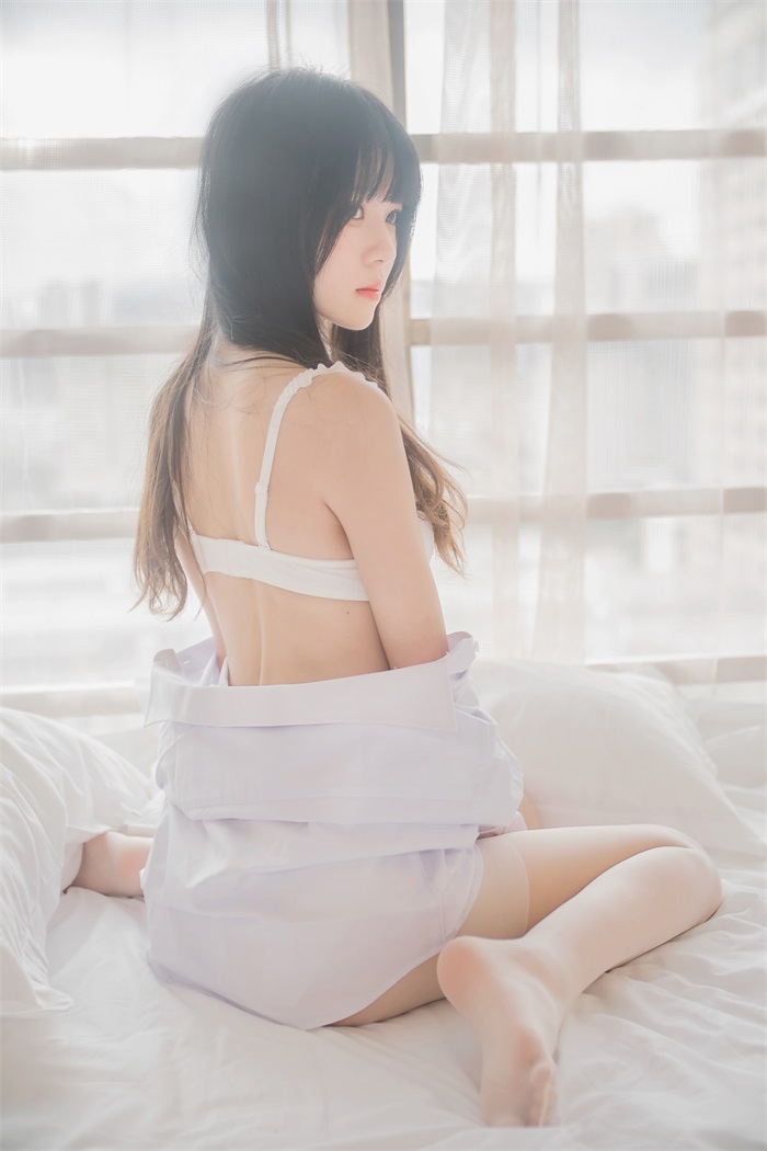 萝莉风COS 桜桃喵 – 白衬衫长发披肩 [49P/409MB]插图1