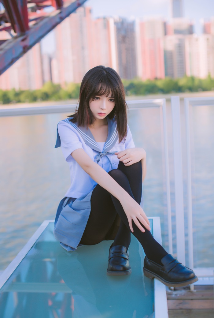 网红Coser@疯猫ss – 户外海边水手服 [15P/150MB]插图1