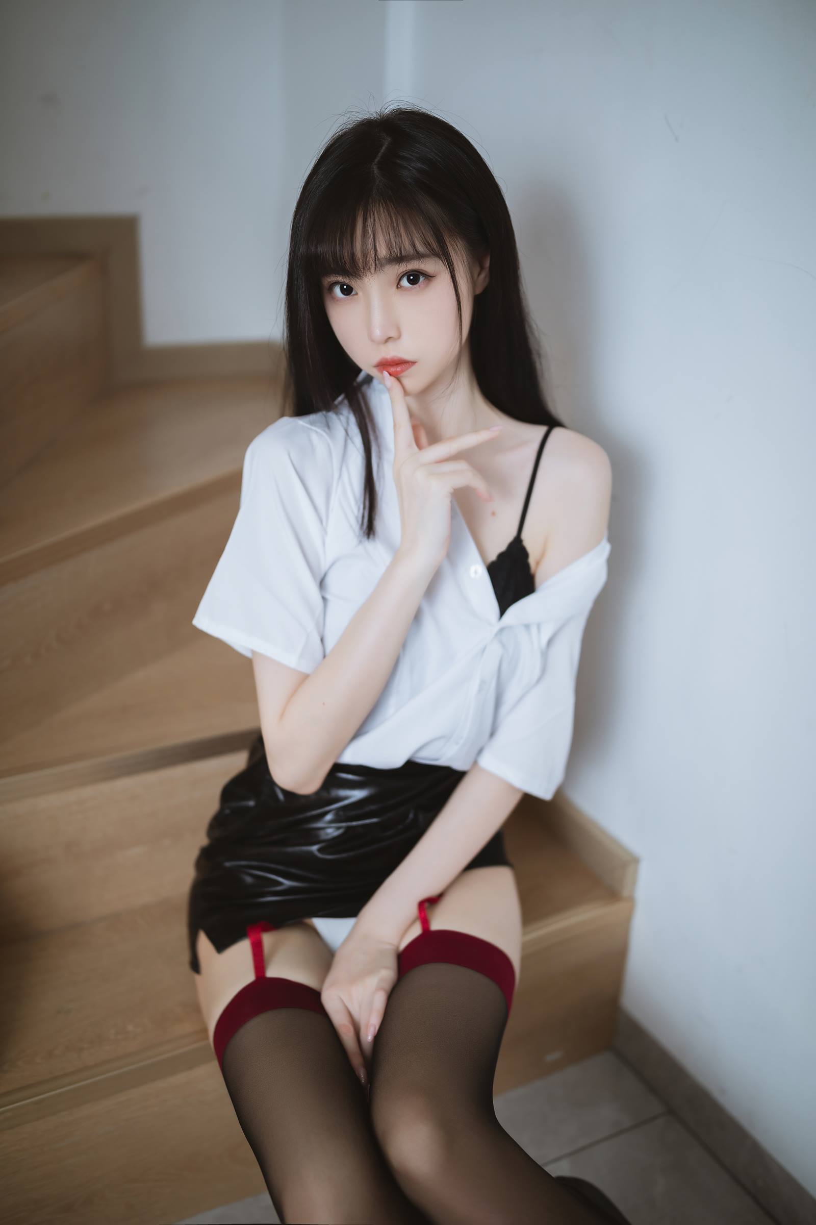 许岚LAN 黑丝皮裙OL [54P/2V/875MB]插图1