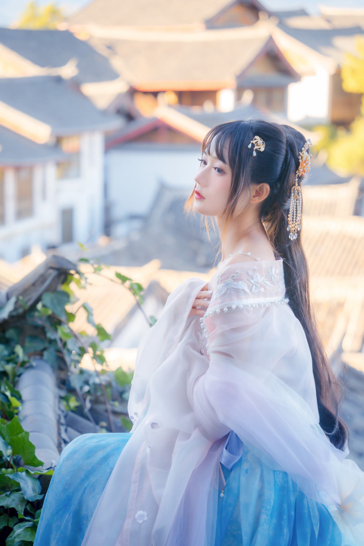 人气Coser@兔子Zzz不吃胡萝卜 丽江屋顶 [22P/171MB]插图1