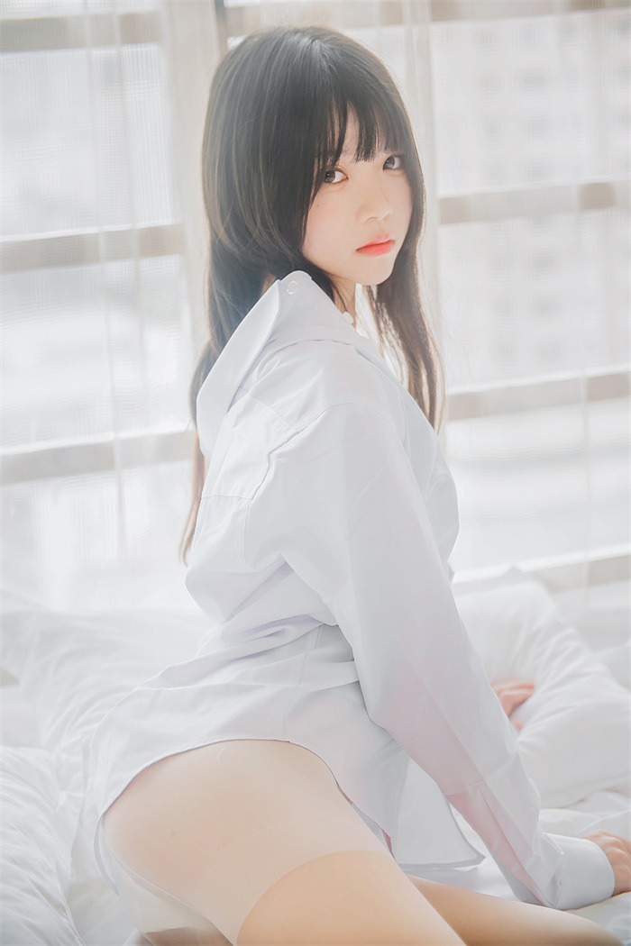 萝莉风COS 桜桃喵 – 白衬衫长发披肩 [49P/409MB]插图2