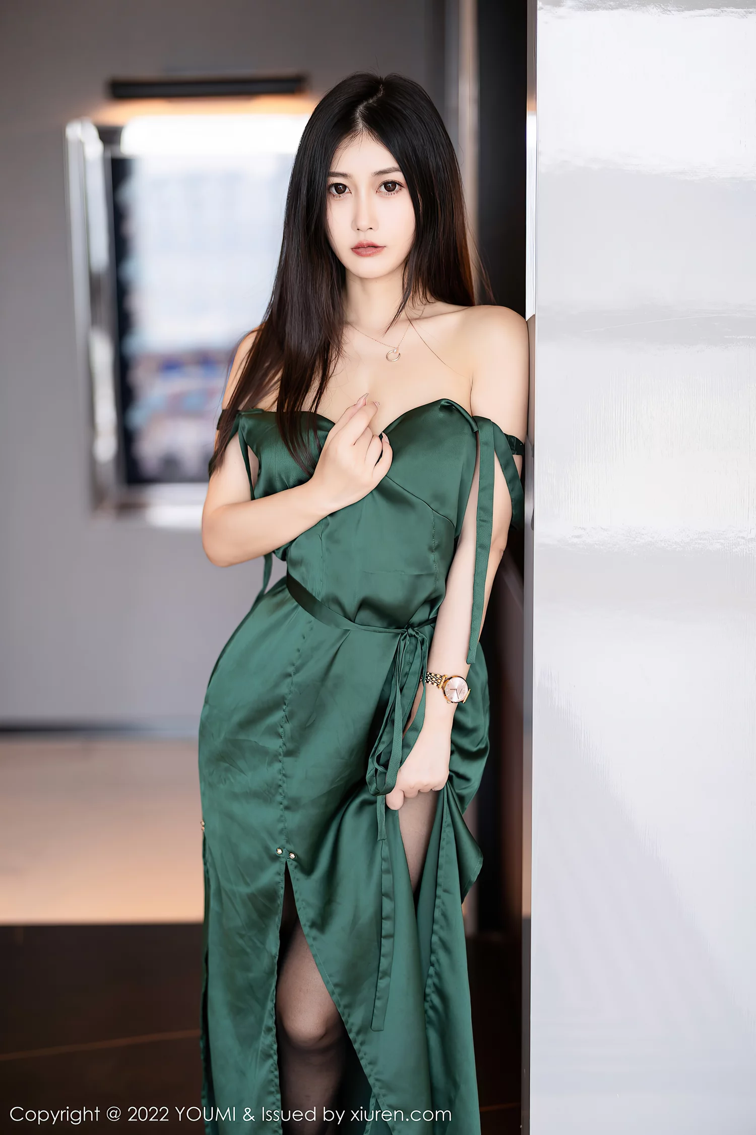 [YOUMI尤蜜荟] 2022.08.31 VOL.837 laura阿姣 黑丝长裙[71P/665MB]插图1