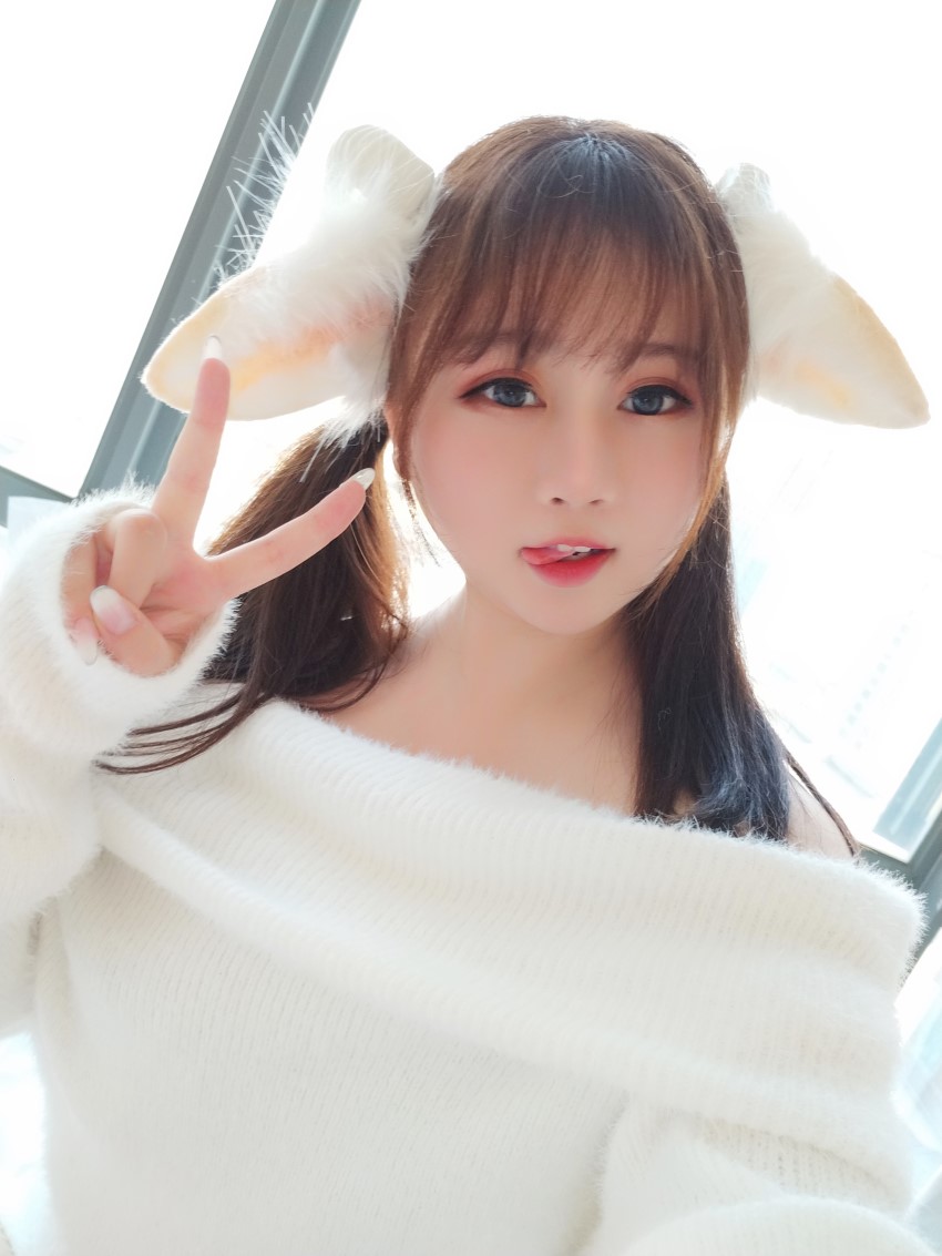 是依酱吖 – 底领毛线衣羊咩咩[33P/61MB]插图1