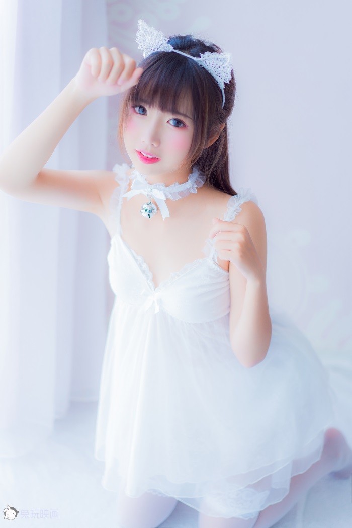 网红Coser@面饼仙儿 – 白丝吊带睡衣 [50P/1.46GB]插图1