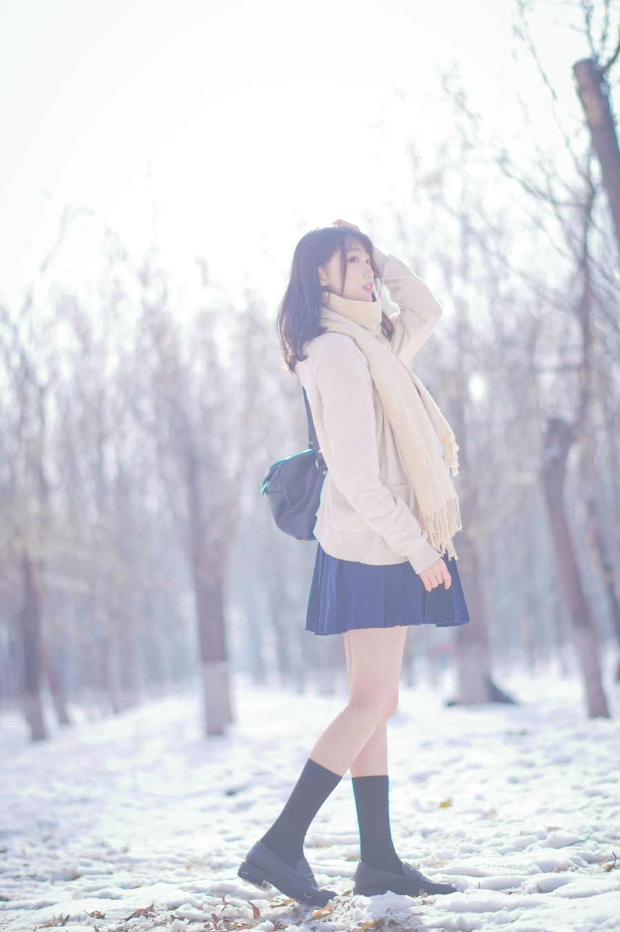 周叽是可爱兔兔 – 雪景JK [15P/130MB]插图1