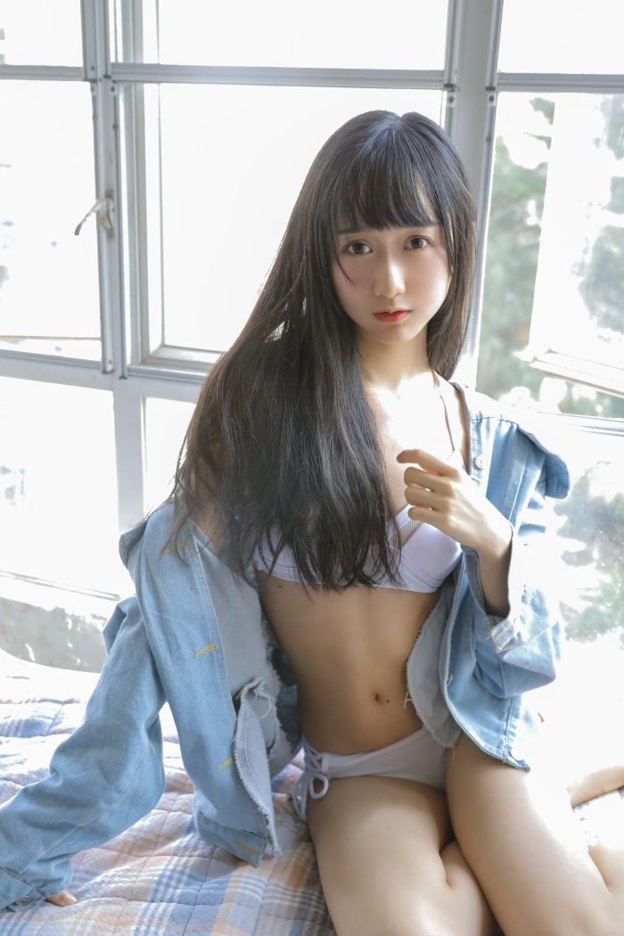 网红Coser@木绵绵OwO – 绵相随 清纯起床小女友 [22P/85MB]插图2