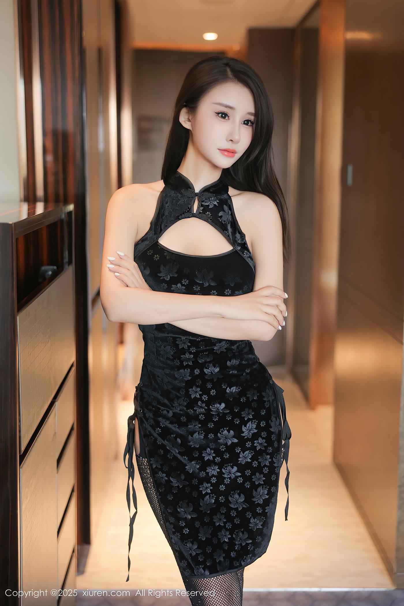 [Xiuren秀人网]2025.03.10 NO.9990 艺艺yiyi[57+1P/578MB]插图2