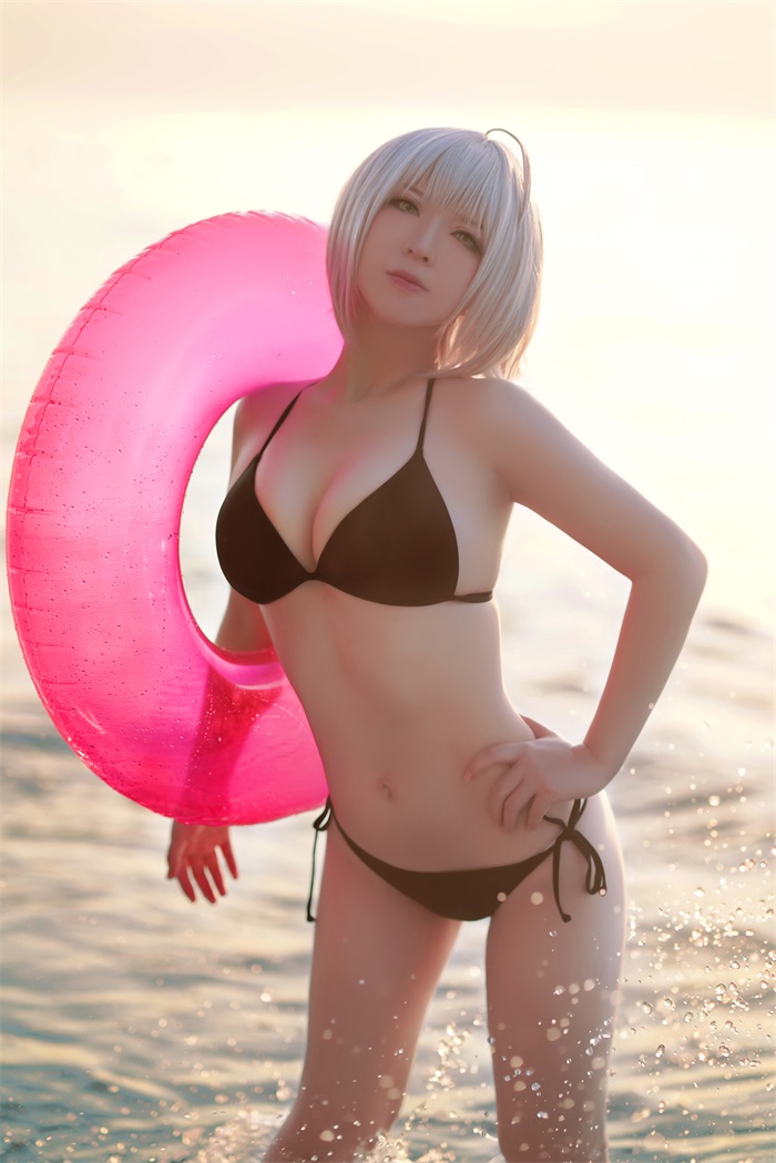 微博人气Coser@半半子&索索 海边泳装 [40P/45MB]插图1