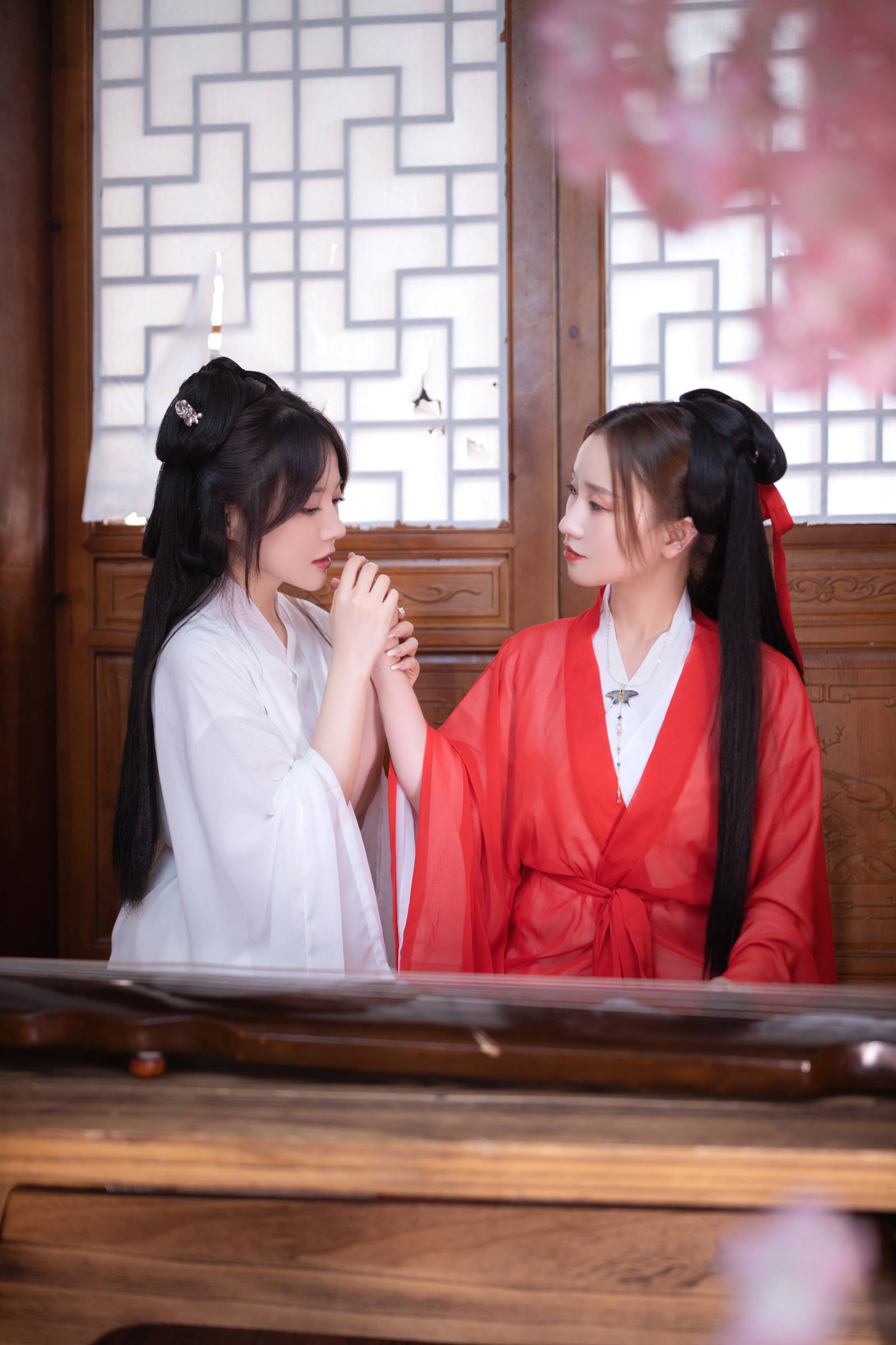 秀人内购@鱼子酱Fish – 内购私拍 情欲百合 [153P/1.05GB]插图2