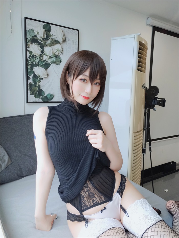 人气动漫Coser@白银81 – 黑色性感包臀裙 [35P/2V/305MB]插图1