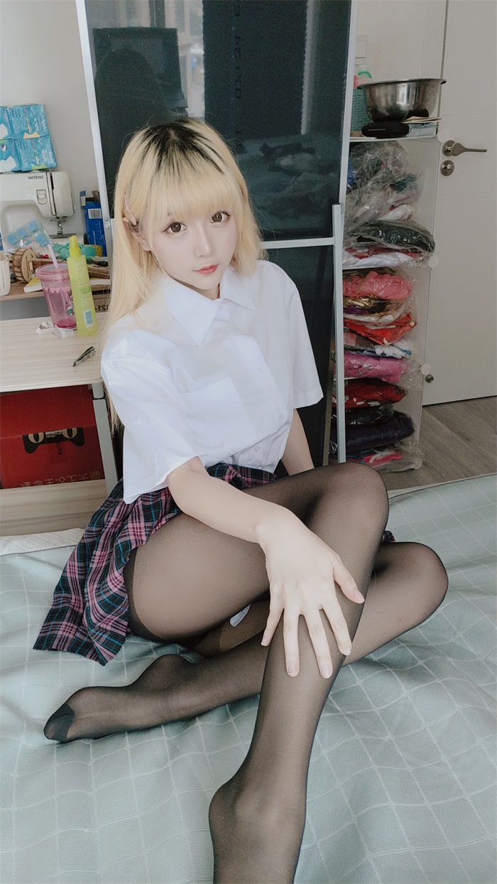 微博红人@星之迟迟-JK黑丝短裙 [60P/3V/500MB]插图2