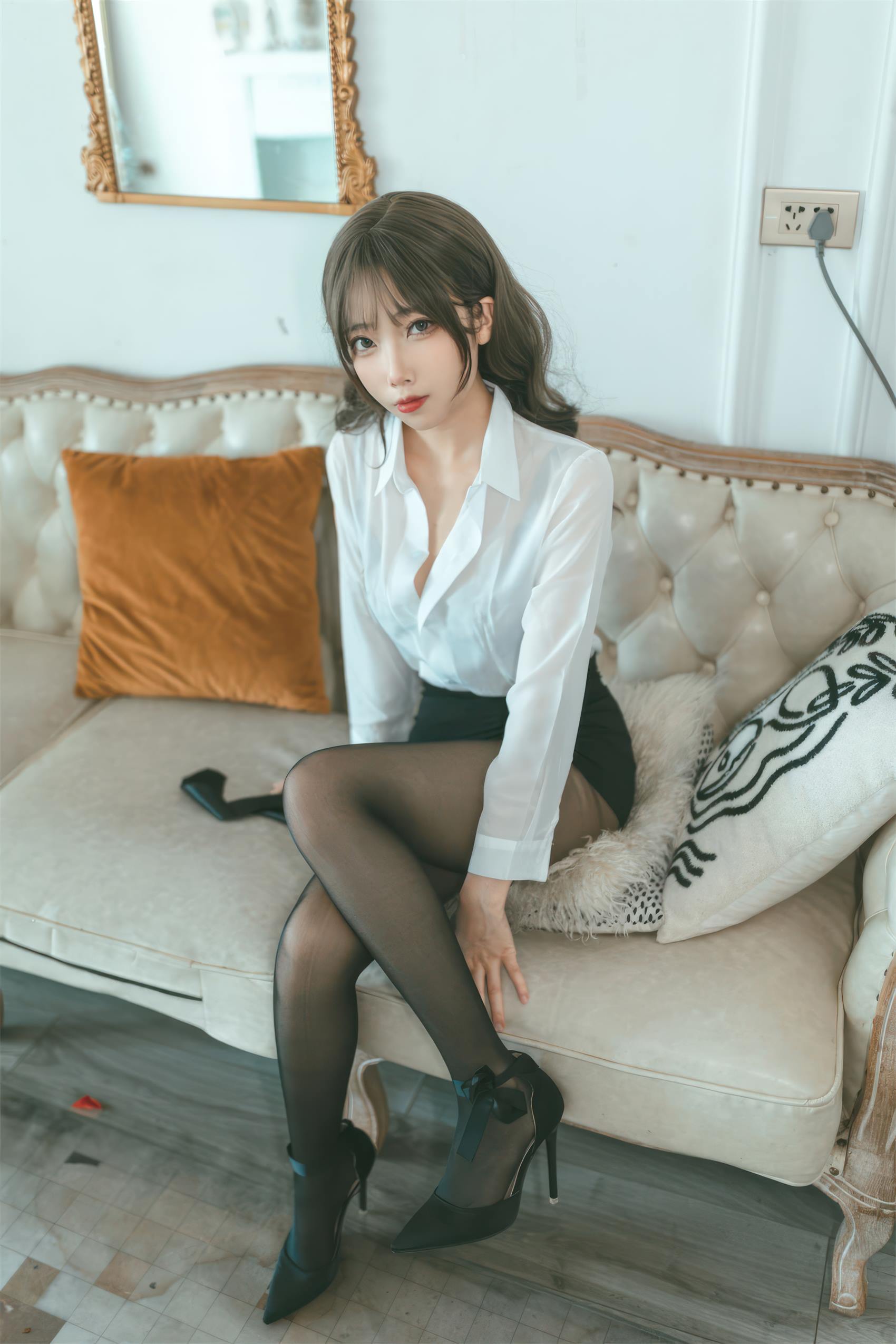 杏仁曲奇 – OL额外时间[47P/237MB]插图1