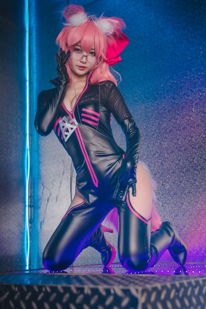 网红Coser@雪琪SAMA – 浴巾自拍 [6P/10MB]插图1