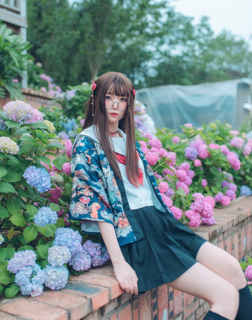 微博红人Coser@五更百鬼 无尽夏日 [6P/52MB]插图1