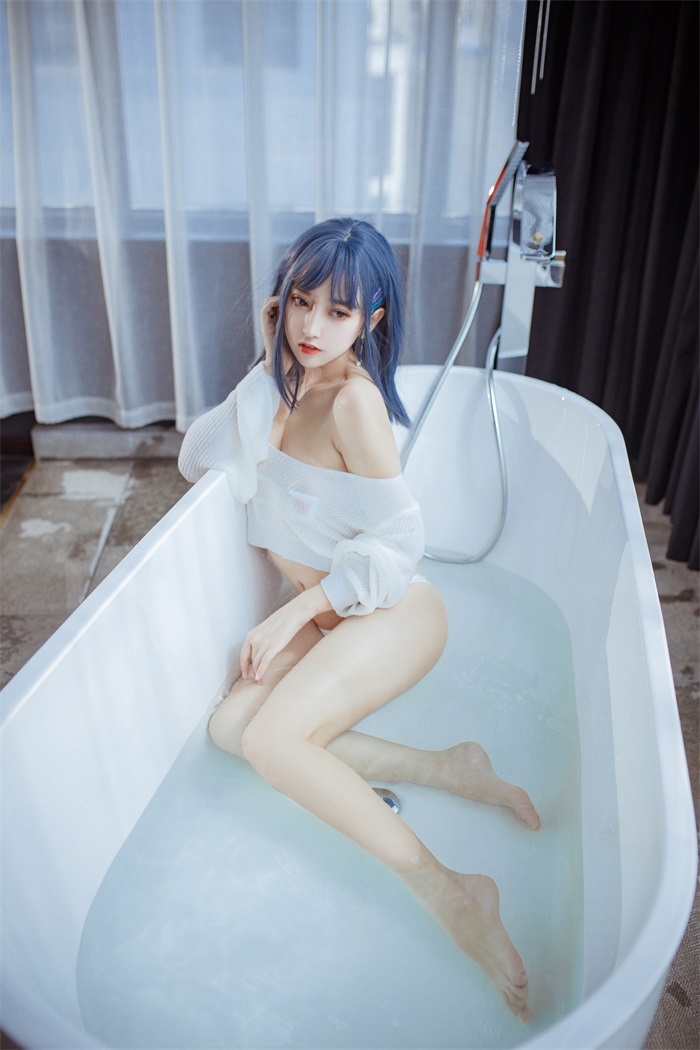 微博红人@过期米线线喵-浴缸 美腿 [23P/282MB]插图1