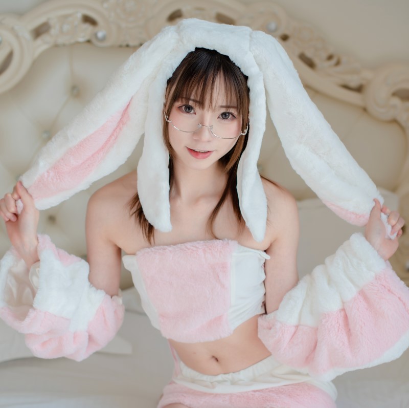 人气Coser动漫博主@绮太郎 私房兔子[47P/121M]插图1