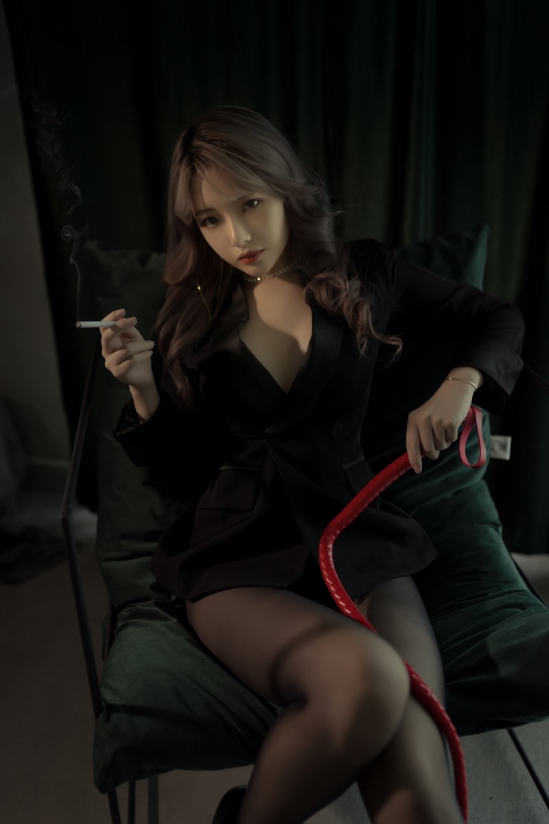 微博红人Coser@雯妹不讲道理 西装 [25P/370MB]插图2
