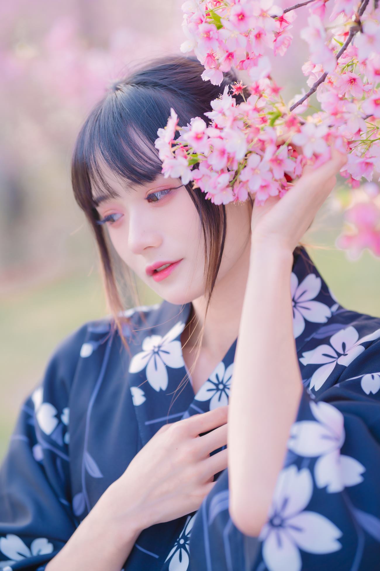 人气Coser@兔子Zzz不吃胡萝卜 樱花烂漫时 [25P/181MB]插图2