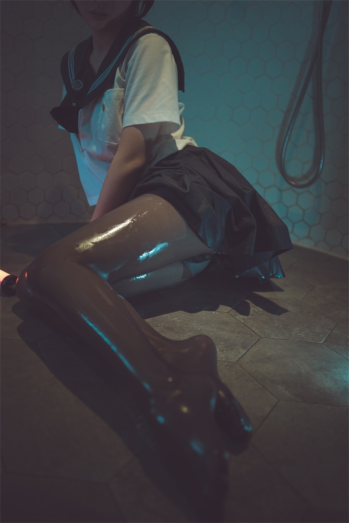 网红Coser@面饼仙儿 – 脑内少女 浴缸黑丝 [21P/257MB]插图1
