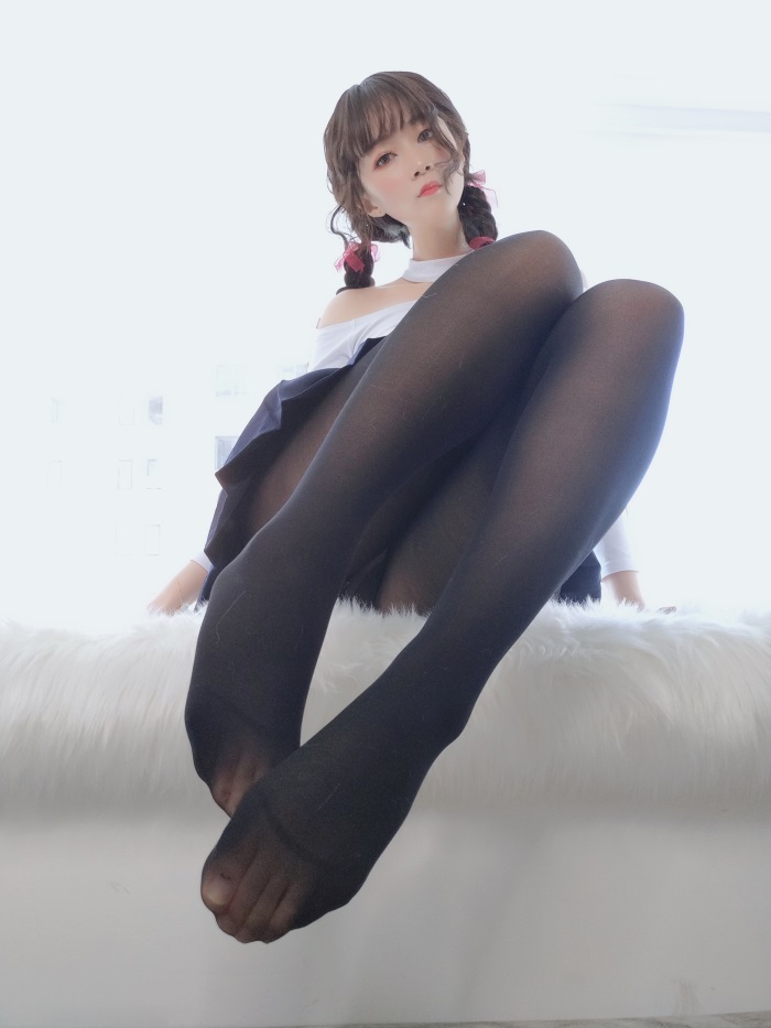 人气动漫Coser@白银81_邻家姐姐的黑丝 [45P/1V/223MB]插图2