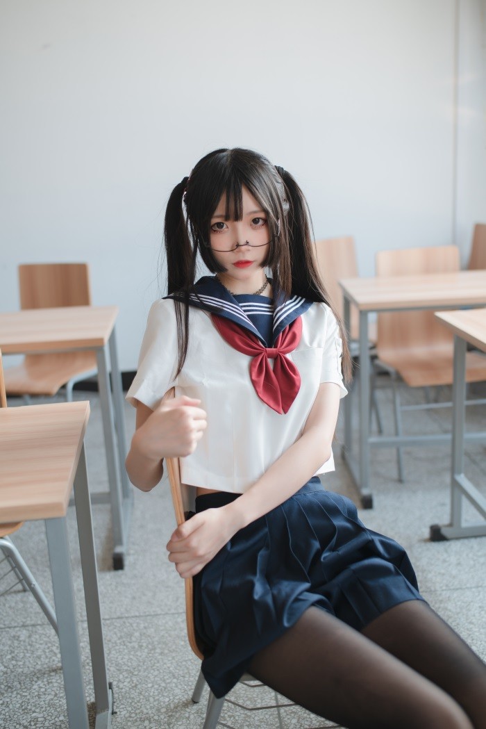 微博红人Coser@五更百鬼 JK黑丝短裙制服 [43P/431MB]插图1