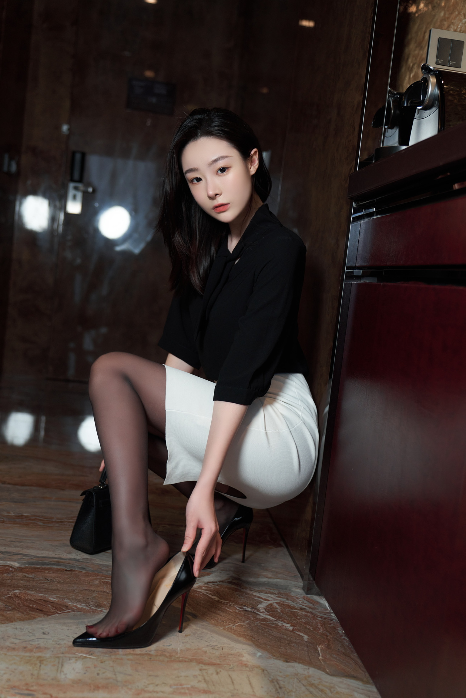 是小逗逗 – 超薄黑丝蕾丝[81P/39MB]插图1