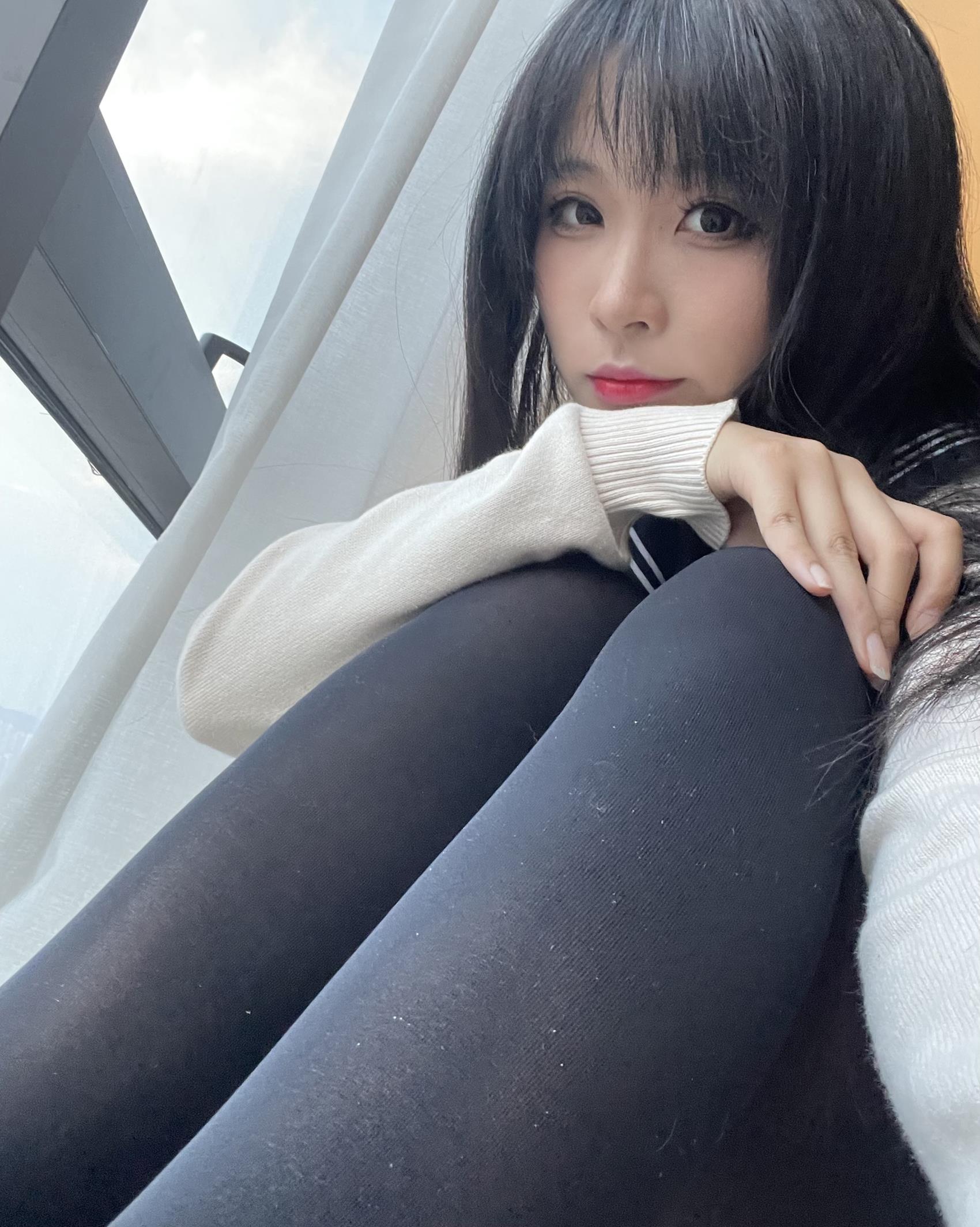轩萧学姐 – 黑丝JK 2.0[44P/168MB]插图1