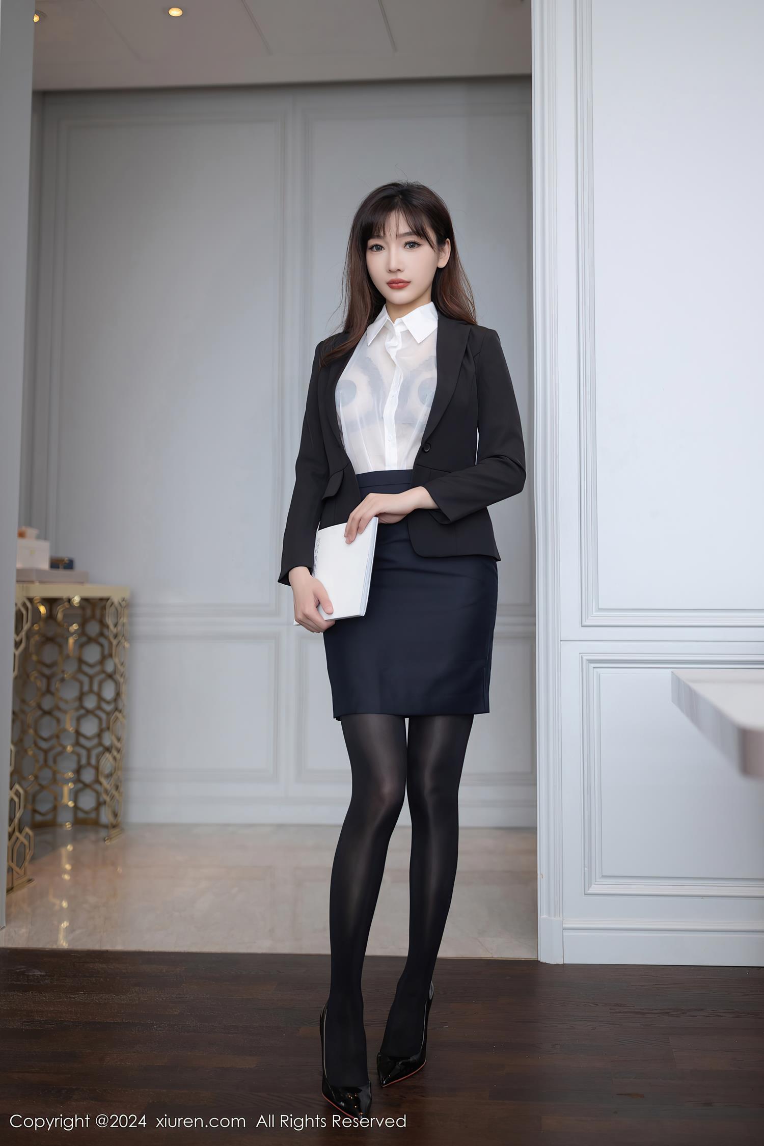 [Xiuren秀人网]2024.08.08 NO.8988 陆萱萱[80+1P/689MB]插图1