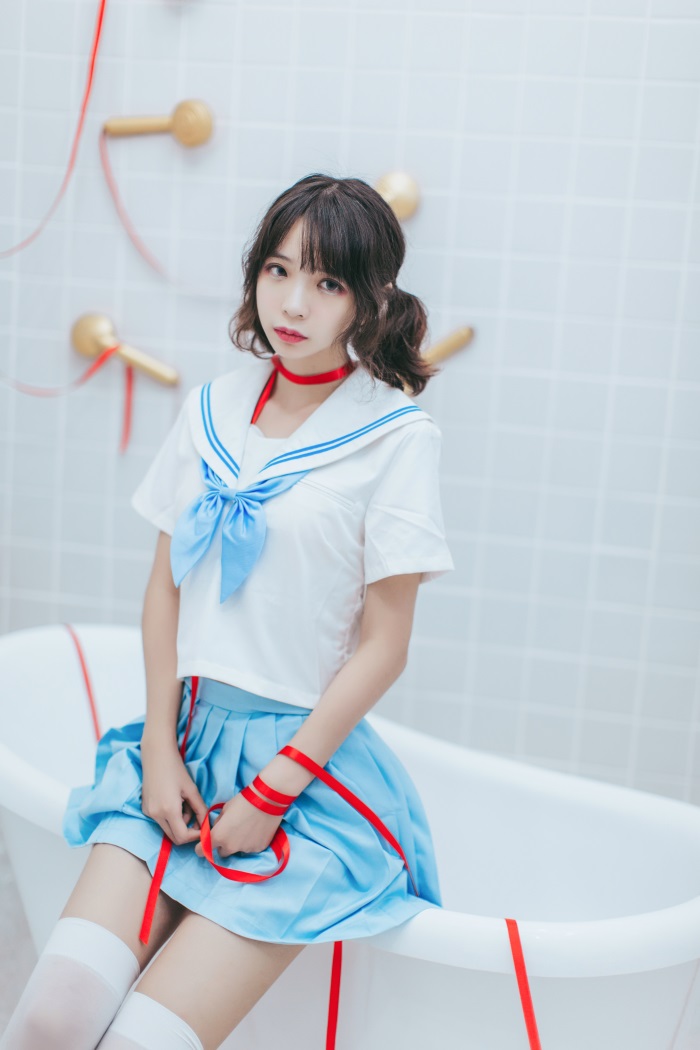 网红Coser@疯猫ss – 浴室JK [21P/172MB]插图1