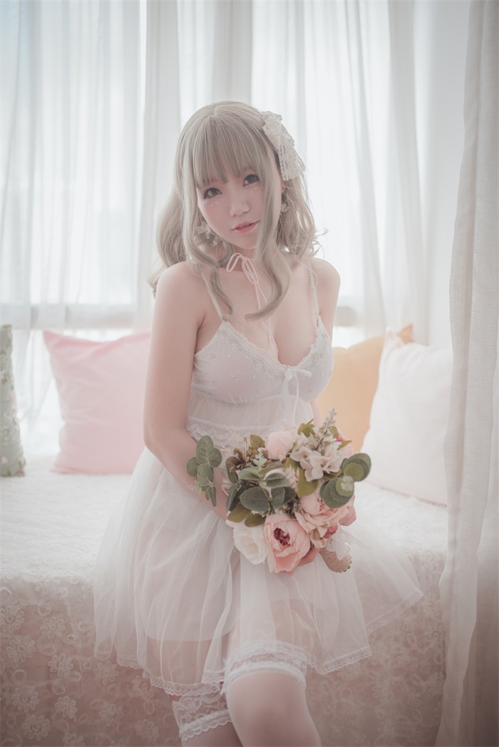 Coser女神@Yoko宅夏Cos – 白色丝质连衣裙 [26P/161MB]插图1