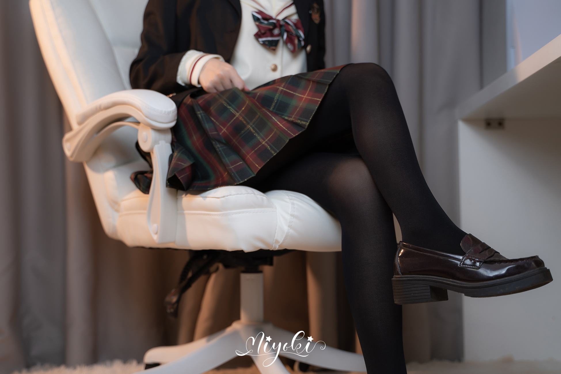 铃木美咲 – 现役JK的美脚连裤袜[30P/125MB]插图2