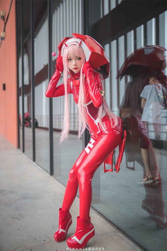 微博红人Coser@五更百鬼 胶衣 [9P/25MB]插图1
