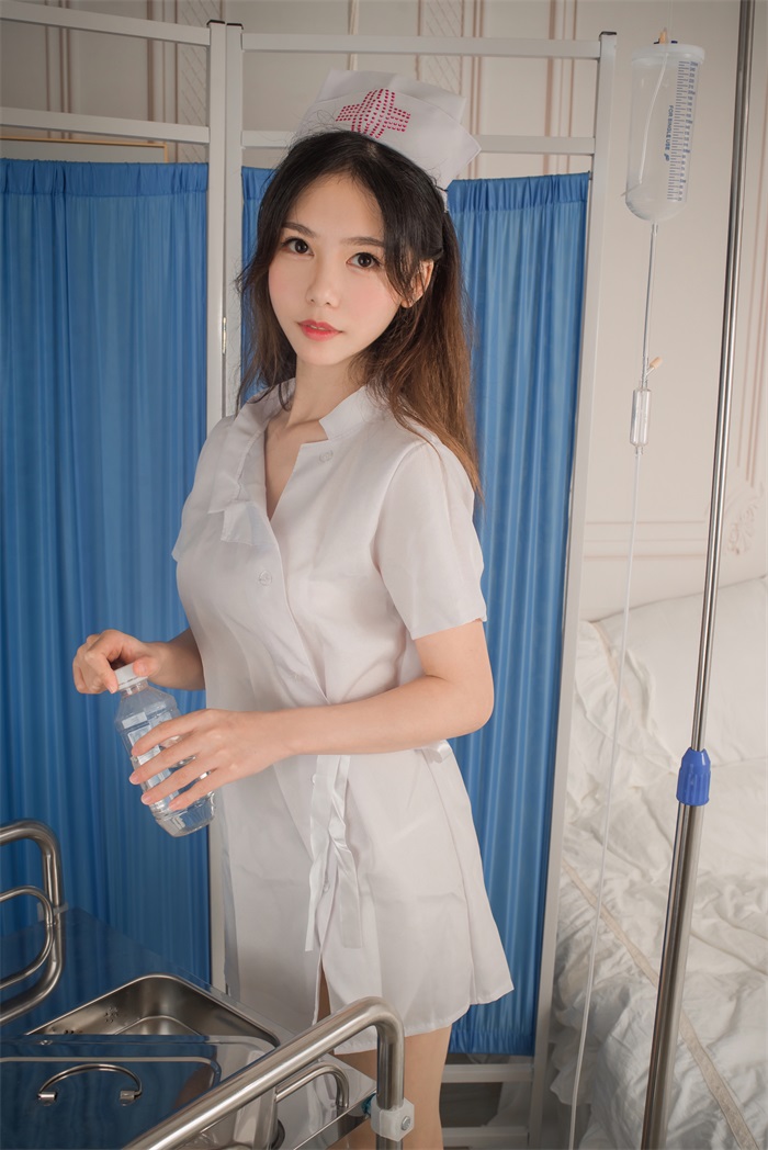 微博人气Coser@抖娘-利世 俏皮肉丝小护士 [41P/239MB]插图1