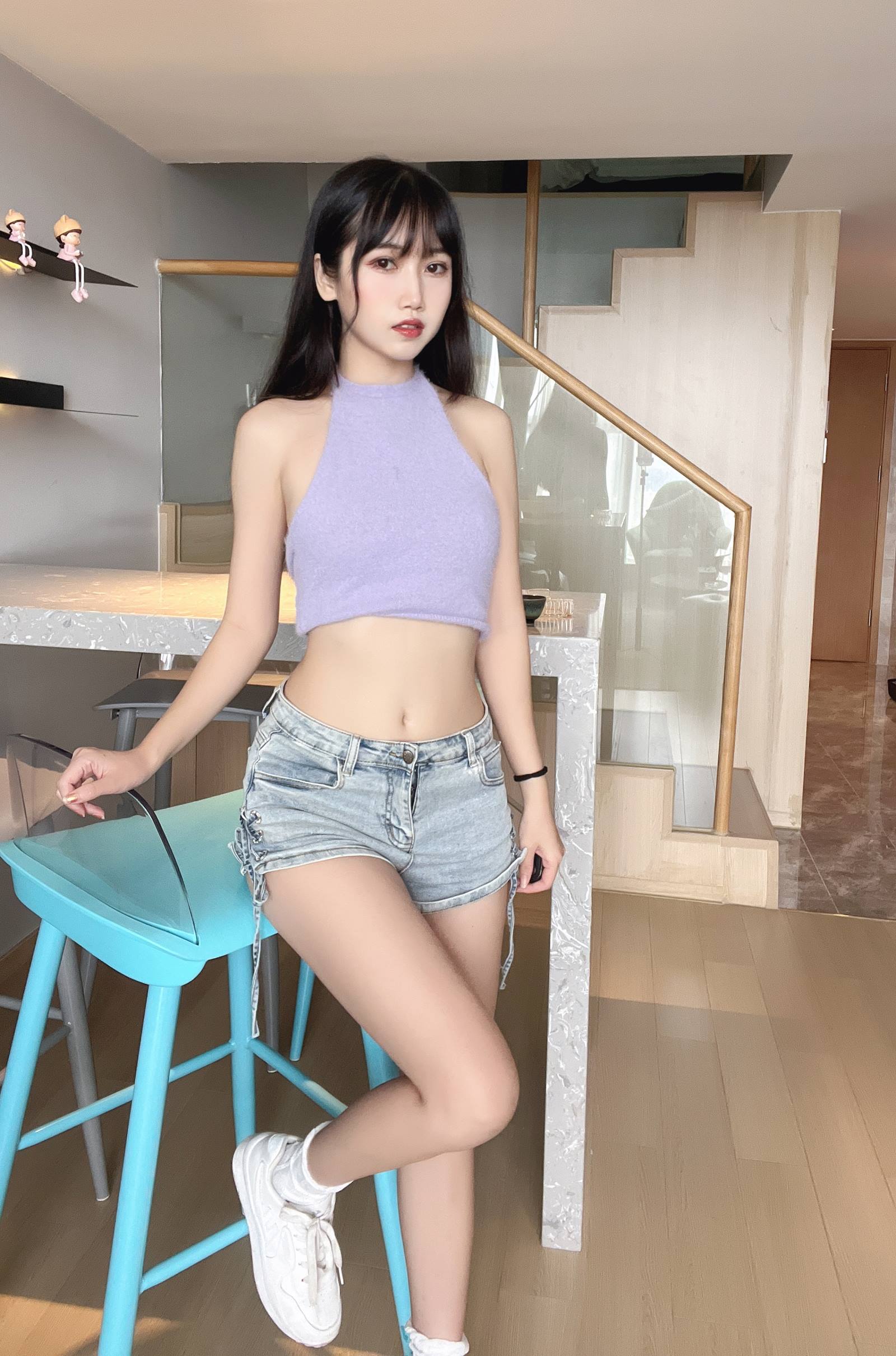 不呆猫 – 紫色人妻日常[33P/1V/627MB]插图1