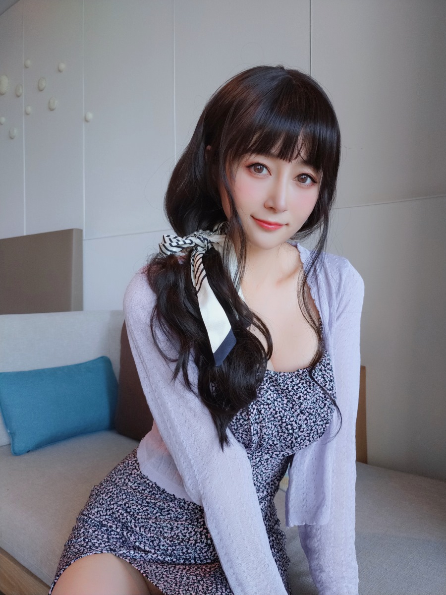 Coser小姐姐 白银81 – 居家碎花裙 [13P/38MB]插图2