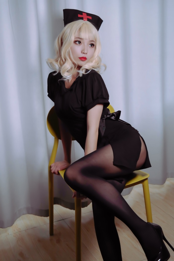 人气动漫Coser@白易教主 – 黑化红十字护士 [24P/138MB]插图1