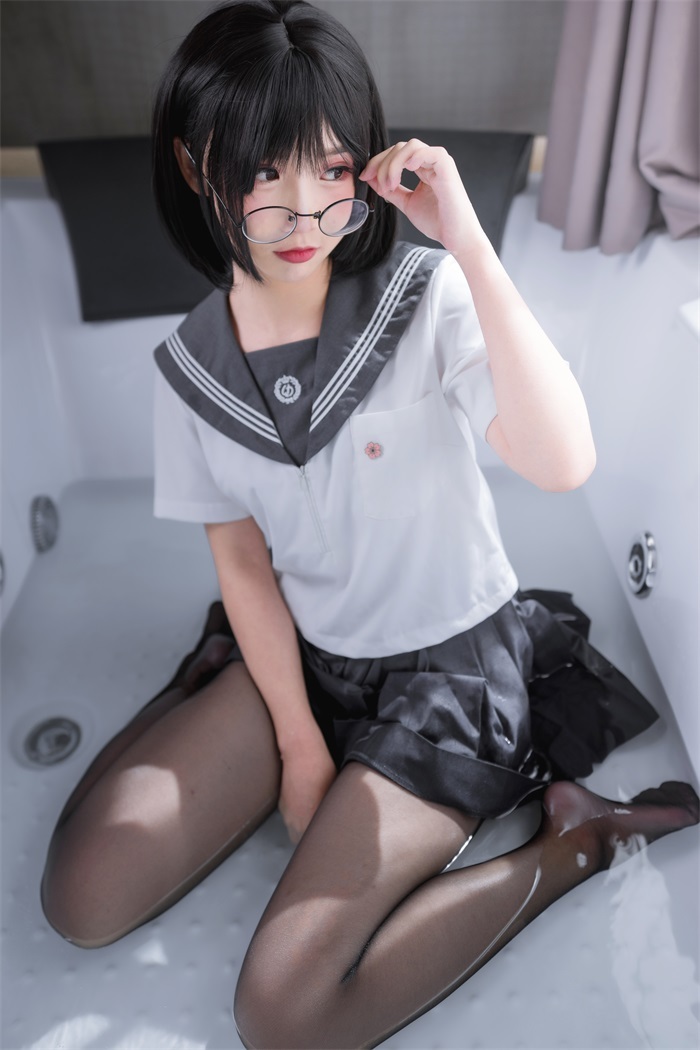 网红Coser@面饼仙儿 – 脑内少女 黑丝JK [25P/241MB]插图1