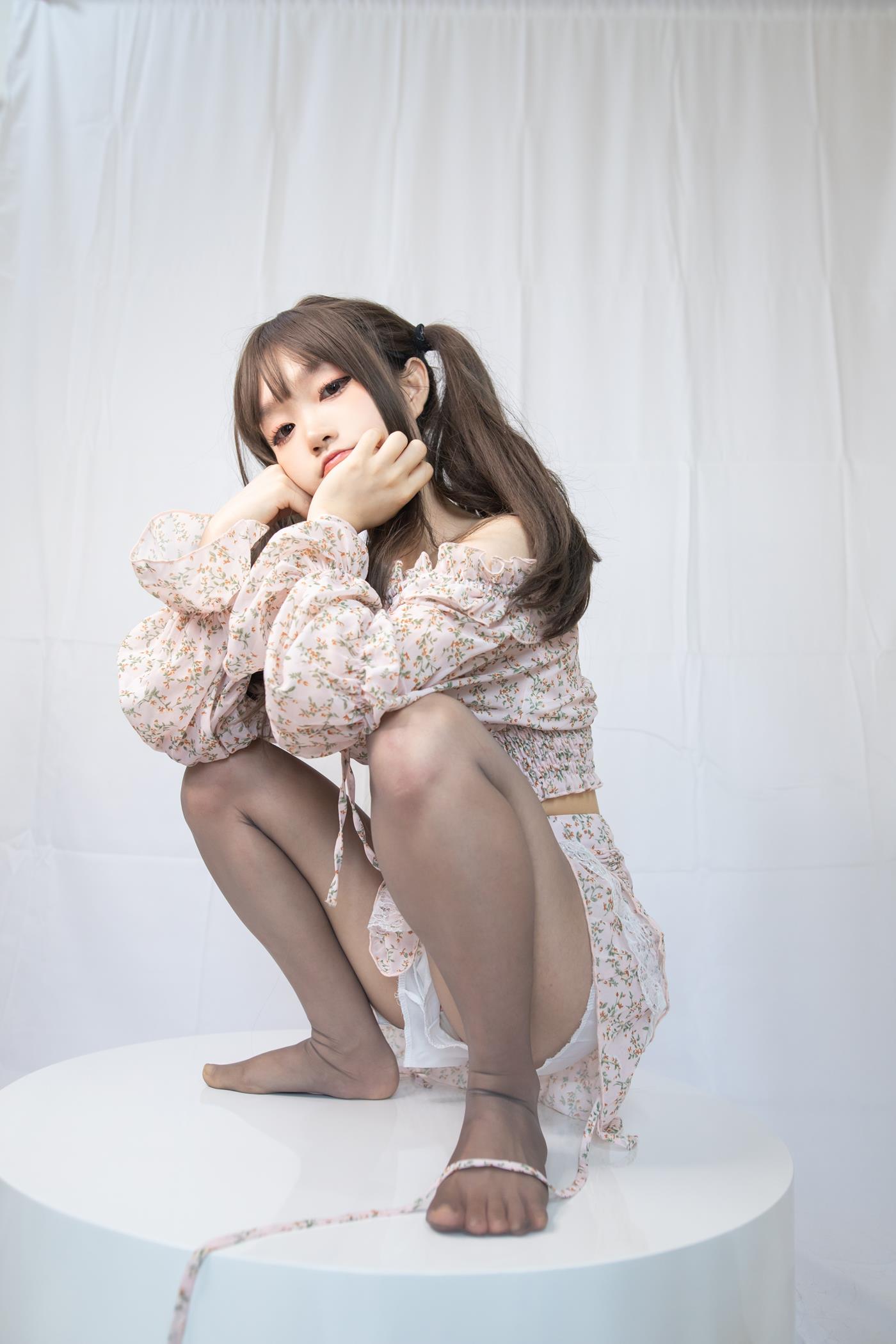 神沢永莉 – 灰丝花裙子[26P/218MB]插图2