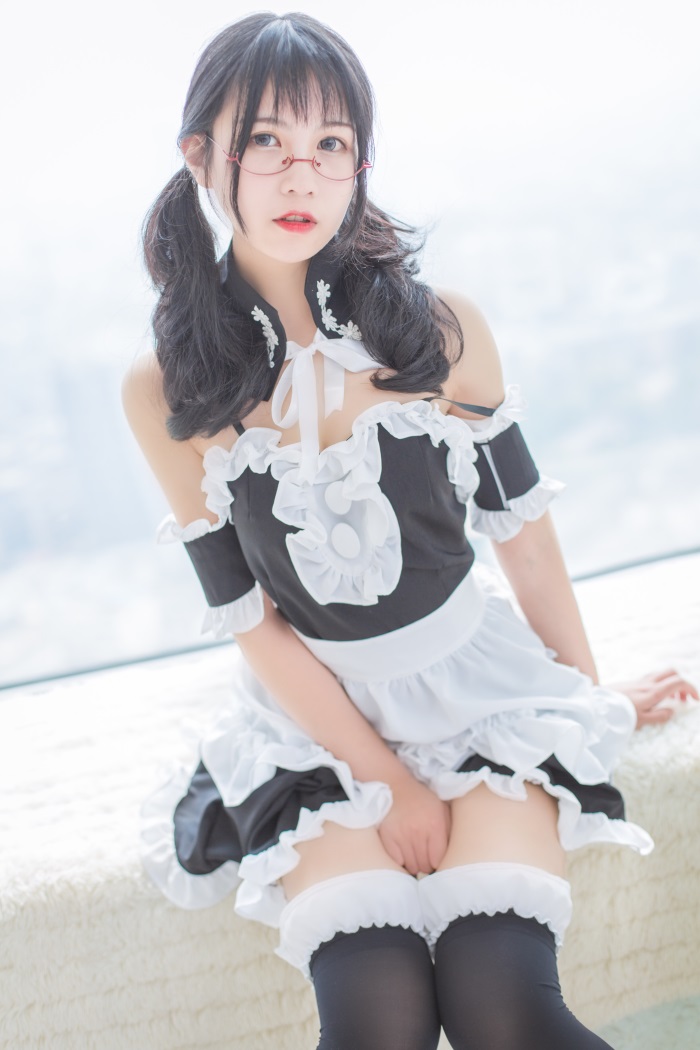 微博妹子@逐月SU 2018-7月女仆写真 [66P+1V/884MB]插图1