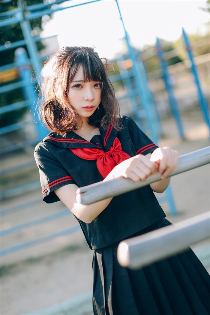 网红Coser@疯猫ss – 户外黑色制服JK [18P/155MB]插图1