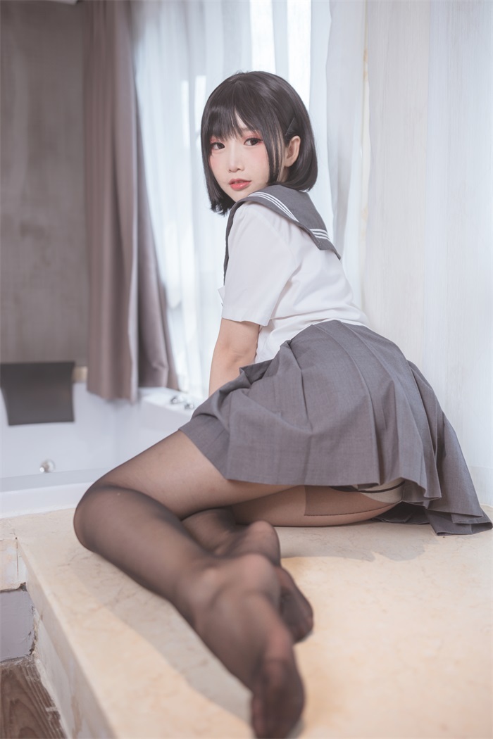 网红Coser@面饼仙儿 – 脑内少女 黑丝JK [25P/241MB]插图2